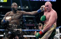 Tyson Fury với Deontay Wilder